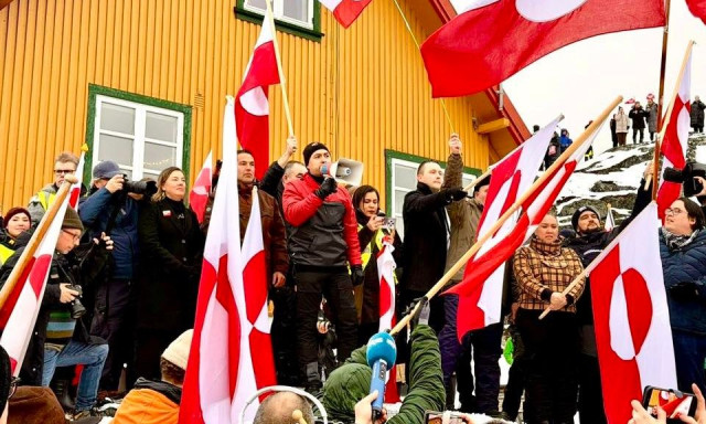 Γροιλανδία: «Απαράδεκτο να παραδώσουμε τη χώρα μας σε άλλους - Εμείς διαμορφώνουμε το μέλλον της»
