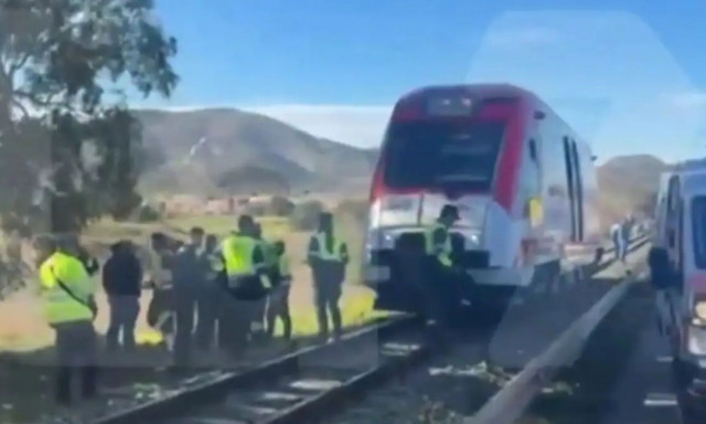 Ισπανία: Κι άλλο σιδηροδρομικό ατύχημα - Τρένο συγκρούστηκε με γερανοφόρο στην Καρθαγένη