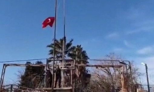 Έκαψαν την τουρκική σημαία στα σύνορα με τη Συρία: Συγκρίσεις με Ίμια και δολοφονία Σολωμού