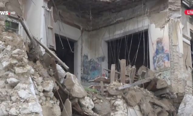 Καστέλλα: Κατέρρευσε παλιό κτίριο από τη νεροποντή