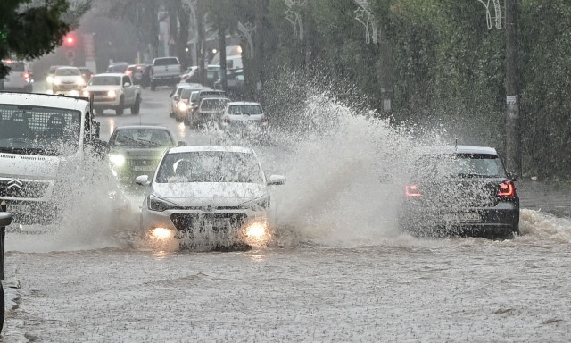 Καιρός: Σαρωτικό το πέρασμα της κακοκαιρίας – Μετράει πληγές η Αττική – Η εξέλιξη του φαινομένου