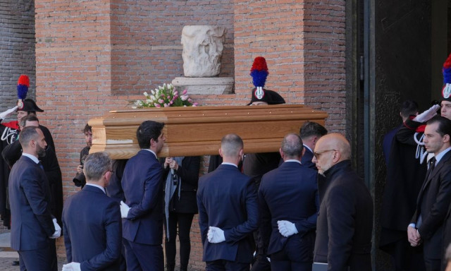 Κηδεία Valentino: Το τελευταίο αντίο στον θρυλικό σχεδιαστή μόδας