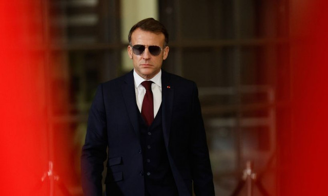 Τα viral γυαλιά του Μακρόν εκτόξευσαν τη μετοχή της εταιρείας κατασκευής τους στο Μιλάνο