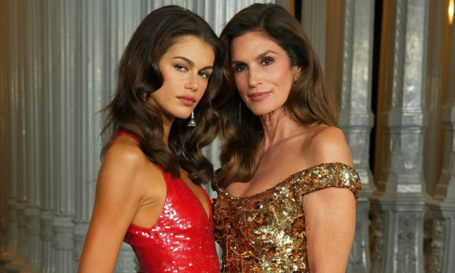 Κάια Γκέρμπερ: Γυμνές φωτογραφίες της μητέρας της, Σίντι Κρόφορντ, κοσμούσαν το πατρικό της σπίτι