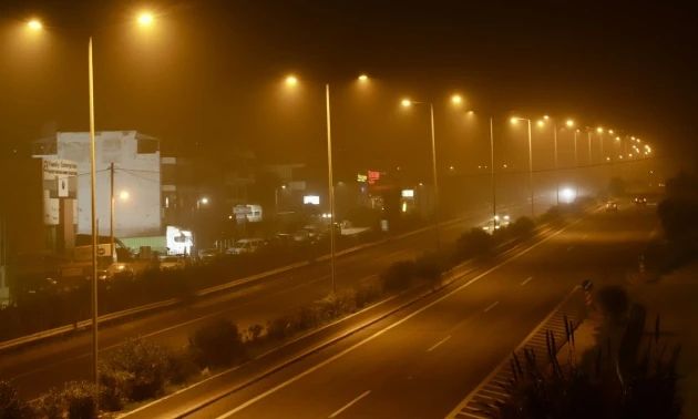 Ηράκλειο: Απόκοσμες εικόνες από την αφρικανική σκόνη - Αποπνικτική η ατμόσφαιρα