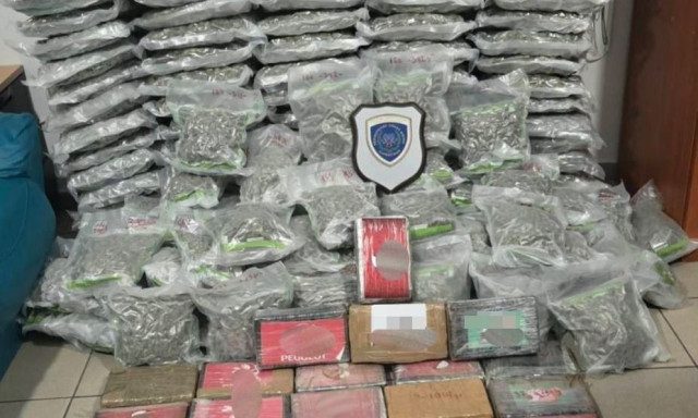 Πάτρα: Κατάσχεση ναρκωτικών αξίας 1,7 εκατ. ευρώ σε φορτηγό στο λιμάνι - Φωτογραφίες