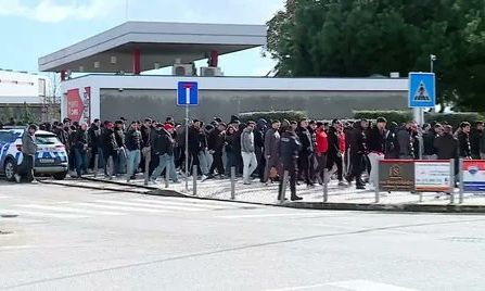 Ντου οπαδών στην προπόνηση της Μπενφίκα του Μουρίνιο και του Παυλίδη