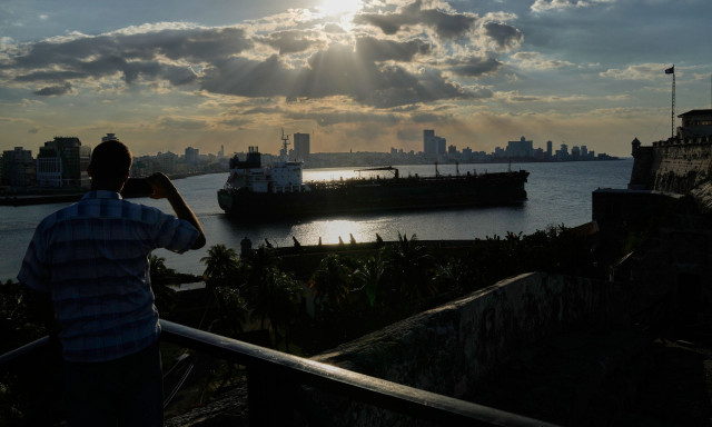 Το Politico αποκαλύπτει αμερικανικό σχέδιο για ενεργειακή «ασφυξία» στην Κούβα