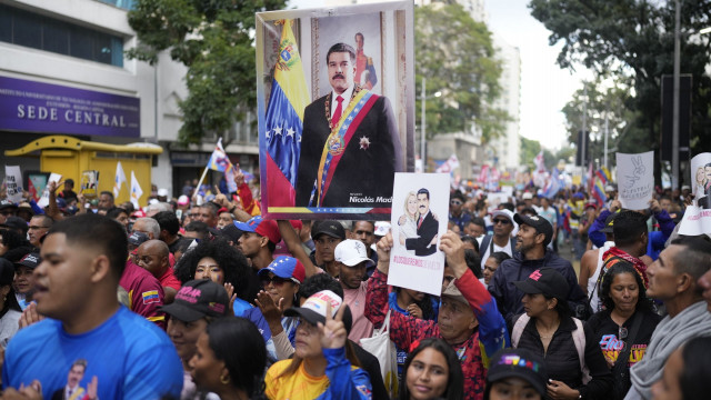 Βενεζουέλα: Χιλιάδες στο δρόμο υπέρ του Μαδούρο