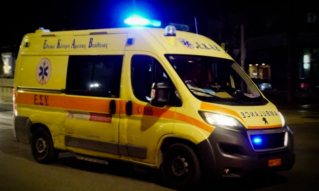 Τροχαίο στην Χαλκίδα: Μηχανή παρέσυρε πεζό - Δύο τραυματίες