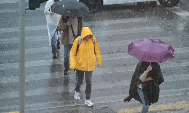 Καιρός: Με βροχές και καταιγίδες το επόμενο 24ωρο - Πού αναμένονται επικίνδυνα φαινόμενα