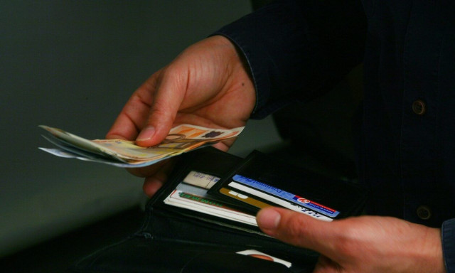 Κατώτατος μισθός: Σε διαβούλευση για το 2026 - Στόχος τα 950 ευρώ το 2027