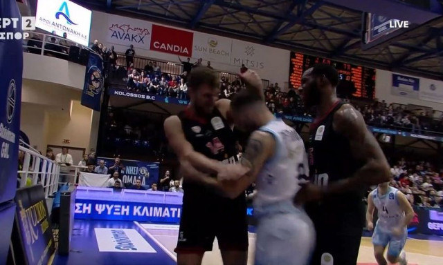 «Χοντρό» επεισόδιο στο Κολοσσός – Ολυμπιακός: Αποβλήθηκε με ντισκαλιφιέ ο Βεζένκοφ (video)