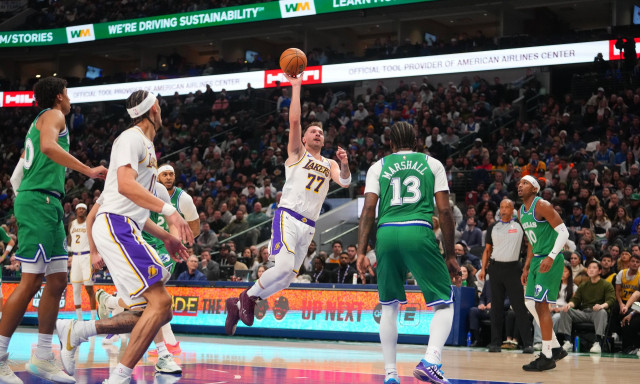 NBA: Ο Ντόντσιτς τιμώρησε ξανά τους Μάβερικς, τρομερή ανατροπή οι Λέικερς – Όλα τα αποτελέσματα