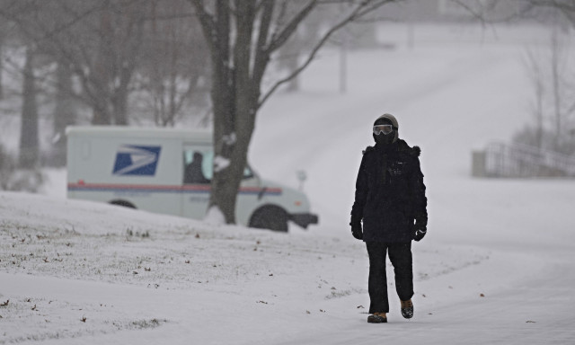 Τρεις νεκροί στη Νέα Υόρκη από τις ακραίες θερμοκρασίες – Ακυρώθηκαν πάνω από 13.000 πτήσεις