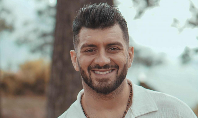 Πιλάτος Κουνατίδης: Εντυπωσιάζει το νέο του single με τίτλο «Μαζί σου να ρισκάρω»