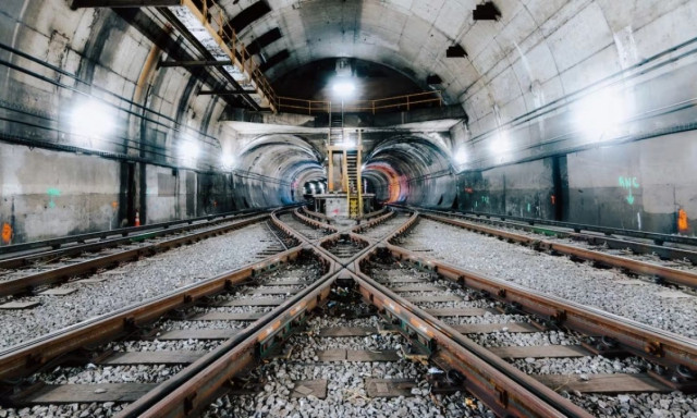 Η «υπόγεια πόλη» της Ελβετίας κάτω από τις Άλπεις: 2.000 χλμ σηράγγων σώζουν το περιβάλλον - Βίντεο