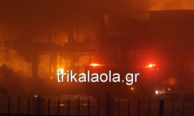 Τρίκαλα: Μεγάλη φωτιά σε εργοστάσιο γνωστής μπισκοτοβιομηχανίας - Μαρτυρία εργαζόμενου και βίντεο