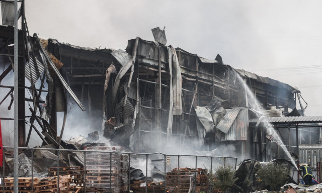 Τρίκαλα: Τα αναπάντητα ερωτήματα για την έκρηξη στην «Βιολάντα» - Πώς προκλήθηκε η πύρινη κόλαση