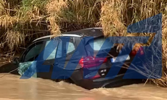 Πικέρμι: Όχημα παρασύρθηκε από ρέμα - Δραματική διάσωση των επιβατών