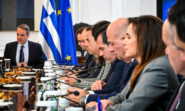 Παρασκήνιο: Ο Μητσοτάκης είδε την Κεφαλογιάννη στα... όρθια