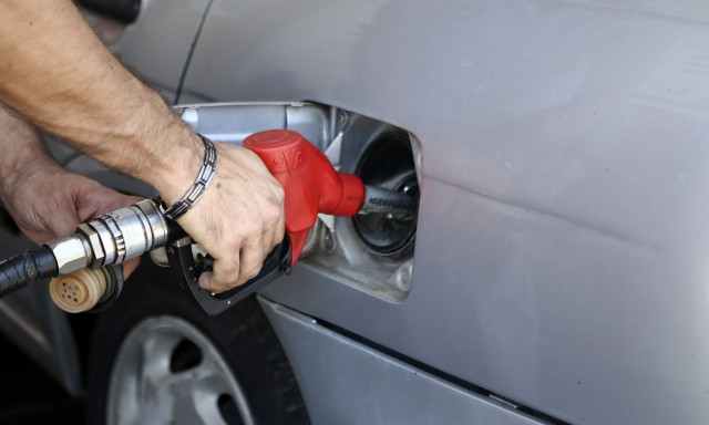 Πρατήρια καυσίμων: Προφυλακίστηκε και ο αρχηγός του κυκλώματος που «πείραζε» τις αντλίες καυσίμων