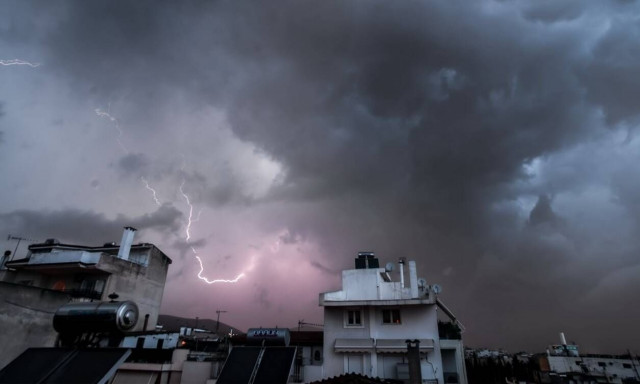 Καιρός: «Πορτοκαλί προειδοποίηση» για καταιγίδες και θυελλώδεις ανέμους – Στο επίκεντρο και η Αττική