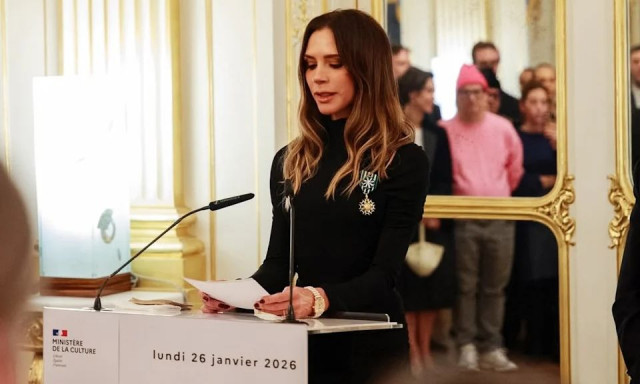 Βικτόρια Μπέκαμ: Τιμήθηκε για τη συμβολή της στη μόδα και τον πολιτισμό - Απών ο Μπρούκλιν Μπέκαμ