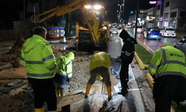 Θραύση αγωγού και καθίζηση οδοστρώματος στα Μελίσσια – Αποκαταστάθηκε η κυκλοφορία των οχημάτων