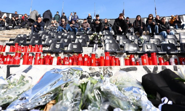 Ραγίζουν καρδιές στην Τούμπα: Ο κόσμος του ΠΑΟΚ αποχαιρετά τα «αετόπουλα» - Φωτογραφίες