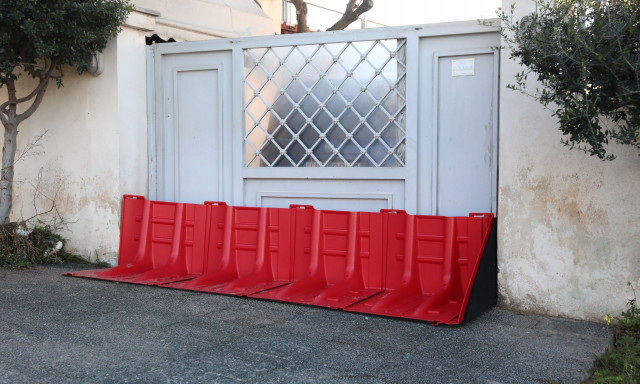 Κακοκαιρία Kristin: Σε κατάσταση επιφυλακής η Γλυφάδα - Πώς προετοιμάζονται οι κάτοικοι