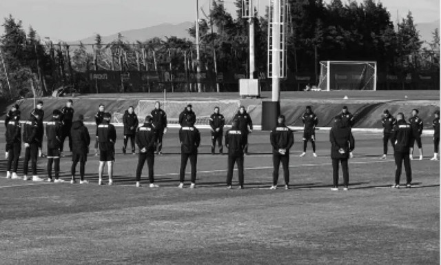 Βουβό πένθος στον ΠΑΟΚ: Ενός λεπτού σιγή για τα θύματα της τραγωδίας πριν την προπόνηση - Βίντεο