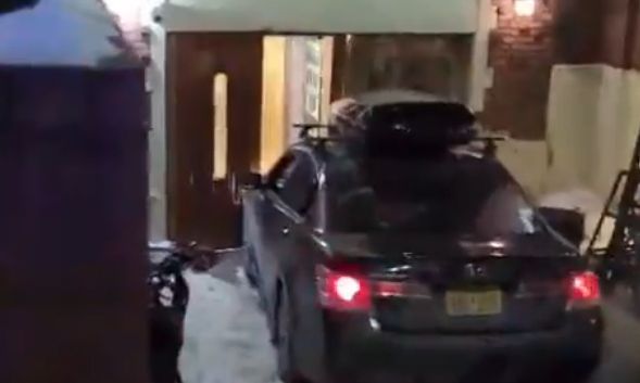 Αυτοκίνητο έπεσε πάνω σε συναγωγή στη Νέα Υόρκη: Έρευνα για έγκλημα μίσους - Βίντεο