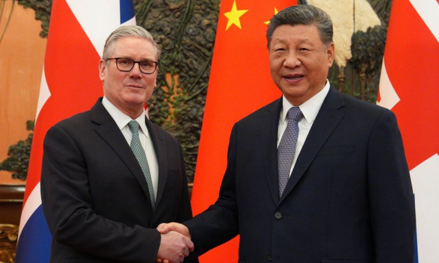 Γιατί ο Στάρμερ δώρισε στον Σι μία μπάλα από τον αγώνα Μάντσεστερ Γιουνάιτεντ - Άρσεναλ