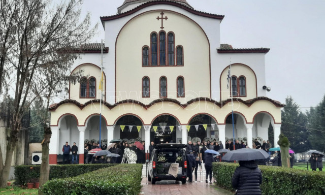 Κηδεύονται τα θύματα της φωτιάς στη «Βιολάντα»: Στο Προάστιο Καρδίτσας η κηδεία της Σταυρούλας