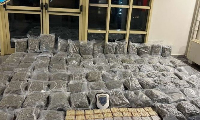 Πάτρα: Κατάσχεση ναρκωτικών αξίας 900.000 ευρώ από το Λιμενικό - Χειροπέδες σε δύο άτομα (Βίντεο)