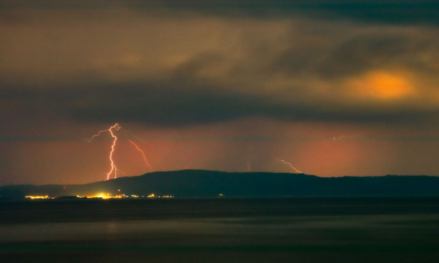 Έκτακτο Δελτίο ΕΜΥ: Προ των πυλών η κακοκαιρία «Kristin» – Πού θα σημειωθούν βροχές και καταιγίδες