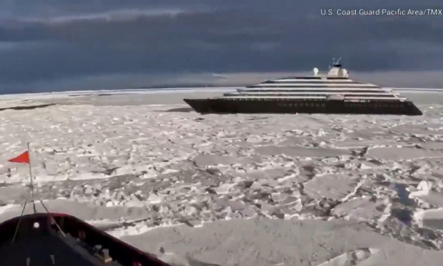 Πολυτελές κρουαζιερόπλοιο εγκλωβίστηκε στον πάγο στα ανοιχτά της Ανταρκτικής - Βίντεο