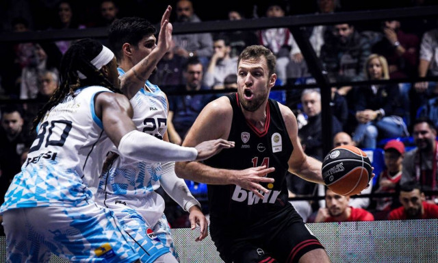 Μία αγωνιστική στον Βεζένκοφ για την προσπάθεια να χτυπήσει τον Πετρόπουλο