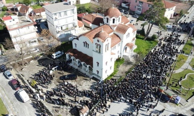 Σε κλίμα οδύνης οι Φιλιάτες αποχαιρέτησαν τον δήμαρχό τους