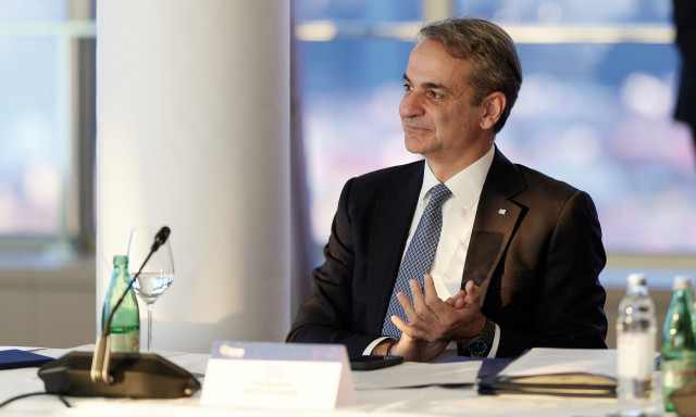 Συναντήσεις Μητσοτάκη στο συνέδριο του Λαϊκού Κόμματος - Τι συζήτησε για τον Κάθετο Διάδρομο