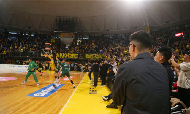 Θύμισε… ΣΕΦ το Παλέ: Στάζει η οροφή, προσωρινή διακοπή πριν το Άρης – Παναθηναϊκός!