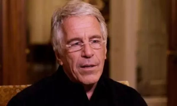 Επστάιν: Σπάνιο βίντεο στα αρχεία - Απαντά αν είναι ο «διάβολος» ή «σεξουαλικό αρπακτικό»