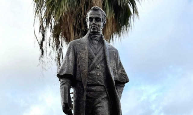 Ο Νίκος Δένδιας στα αποκαλυπτήρια του ανδριάντα του Καποδίστρια στην Αργυρούπολη