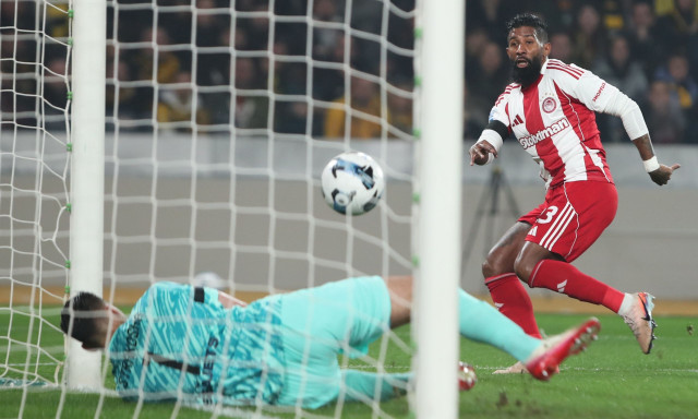 LIVE ΑΕΚ – Ολυμπιακός 0-0: Χωρίς γκολ στην «Allwyn Arena» | Την ευκαιρία του αγώνα ο Ροντινέι