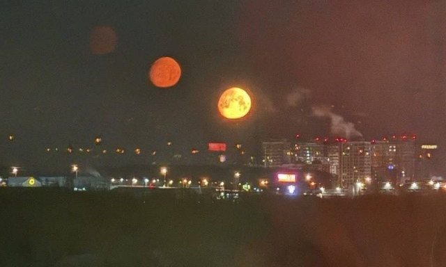 Ρωσία: «Τρία φεγγάρια» εμφανίστηκαν στον ουρανό της Μόσχας - Το σπάνιο φαινόμενο της παρασελήνης