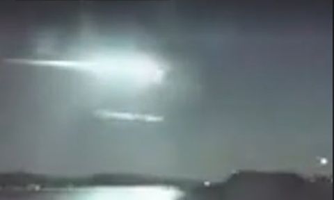 Εκθαμβωτική πύρινη σφαίρα φώτισε τον ουρανό της Νέας Ζηλανδίας - Δείτε βίντεο