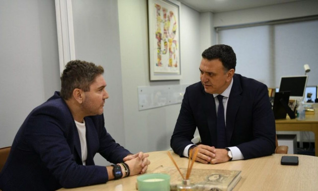 Στο προσκήνιο οι ναυτικοί του yachting: Η συνάντηση του Cpt Dr. Γιώργου Βάλλη με τον Βασίλη Κικίλια