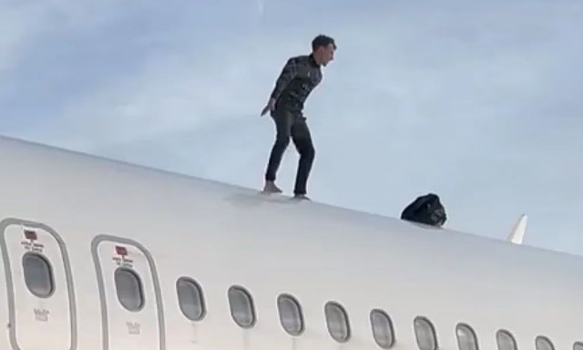 Μαροκινός ανέβηκε στην οροφή αεροσκάφους - Καθυστέρηση 2,5 ώρες την πτήση Βαλένθια - Άμστερνταμ