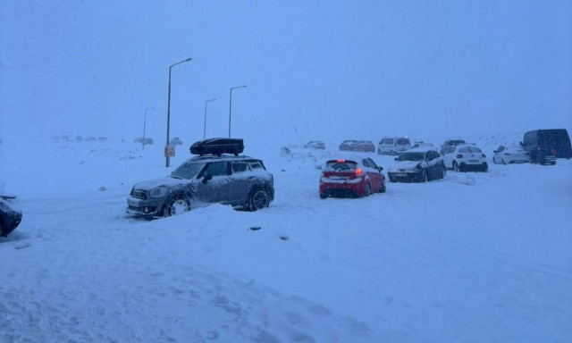 Δράμα: Εγκλωβισμένοι στο χιονοδρομικό του Φαλακρού - Ανάμεσά τους και οικογένειες με παιδιά